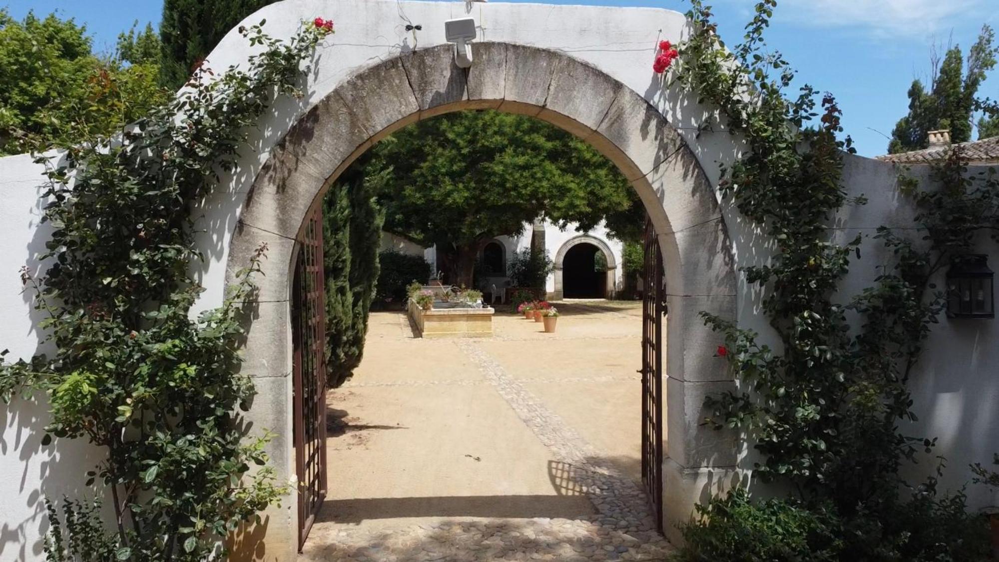 Mas Des Becasses, En Provence - 22 Personnes Villa Arles Exterior photo